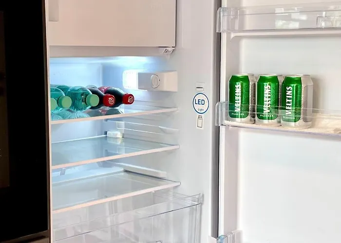 15 Minuten Fussweg Zum Stadion Und Privatparkplatz *