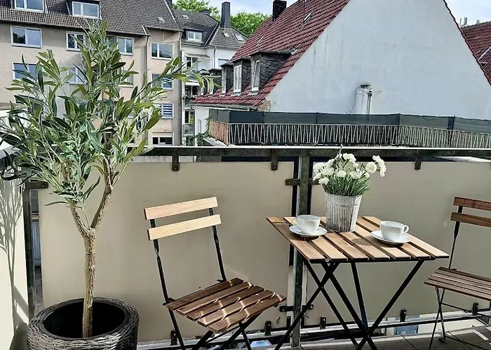 15 Minuten Fussweg Zum Stadion Und Privatparkplatz