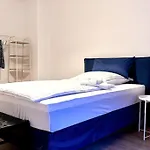 15 Minuten Fussweg Zum Stadion Und Privatparkplatz アパート