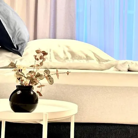 15 Minuten Fussweg Zum Stadion Und Privatparkplatz