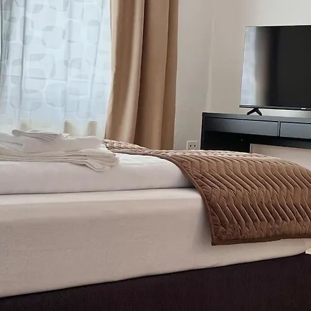 Apartment 15 Minuten Fussweg Zum Stadion Und Privatparkplatz *