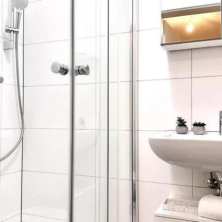 Apartment 15 Minuten Fussweg Zum Stadion Und Privatparkplatz *